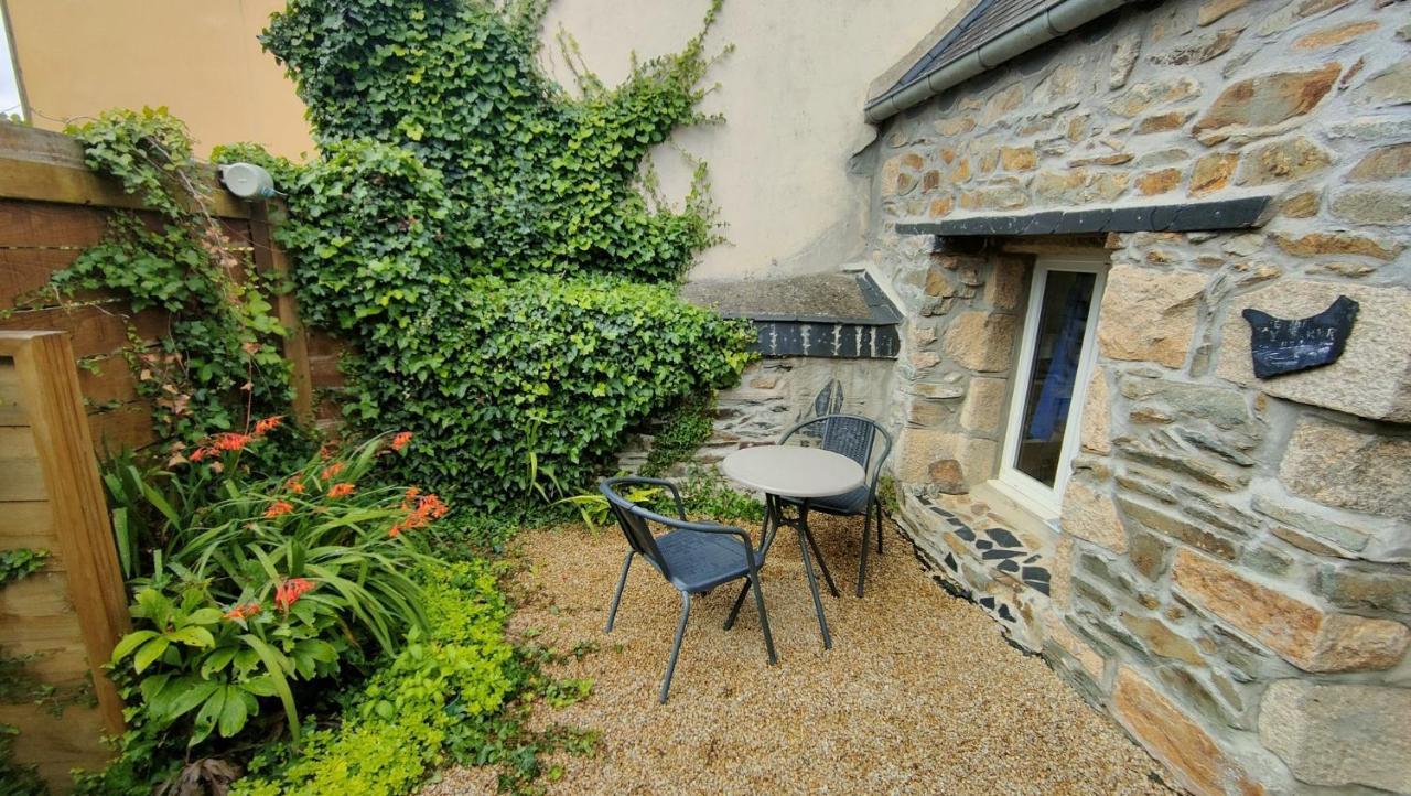 Maisonnette Avec Cour Ploubezre Luaran gambar